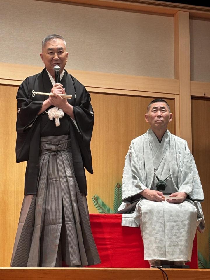 話をする桂文枝（左）と桂南光