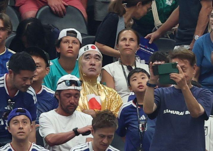 日本対スウェーデン戦を観戦する江頭２：５０＝ダラススタジアム（２５日）