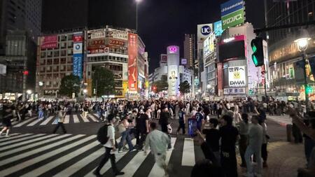 試合前から人で溢れかえるスクランブル交差点＝東京・渋谷スクランブル交差点