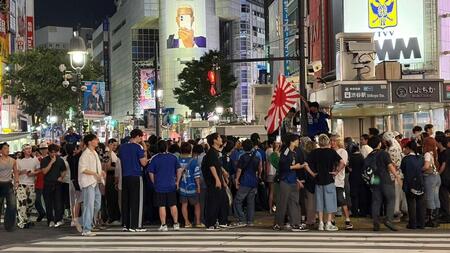 試合前から人で溢れかえるスクランブル交差点＝東京・渋谷スクランブル交差点