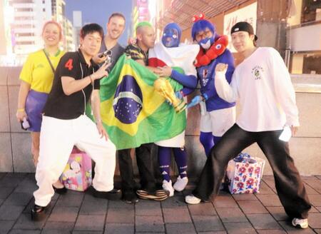 日本、ブラジル両国のサポーターが多く集まった