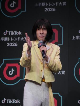 全力でデビュー曲を披露するおヨネ