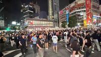 試合前から人で溢れかえるスクランブル交差点＝東京・渋谷スクランブル交差点