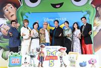ポーズをとる（左から）松井ケムリ、佐野勇斗、日下由美、所ジョージ、唐沢寿明、広瀬アリス、井上和、竜星涼（撮影・園田高夫）