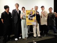 映画「夢物語　Ｔｈｅ　Ｌｉｖｉｎｇ　Ｄｒａｇｏｎ」完成披露上映会に登壇した（左から）下村勇二監督、加藤雅也、武田梨奈、倉田保昭、高岩成二、坂本浩一監督