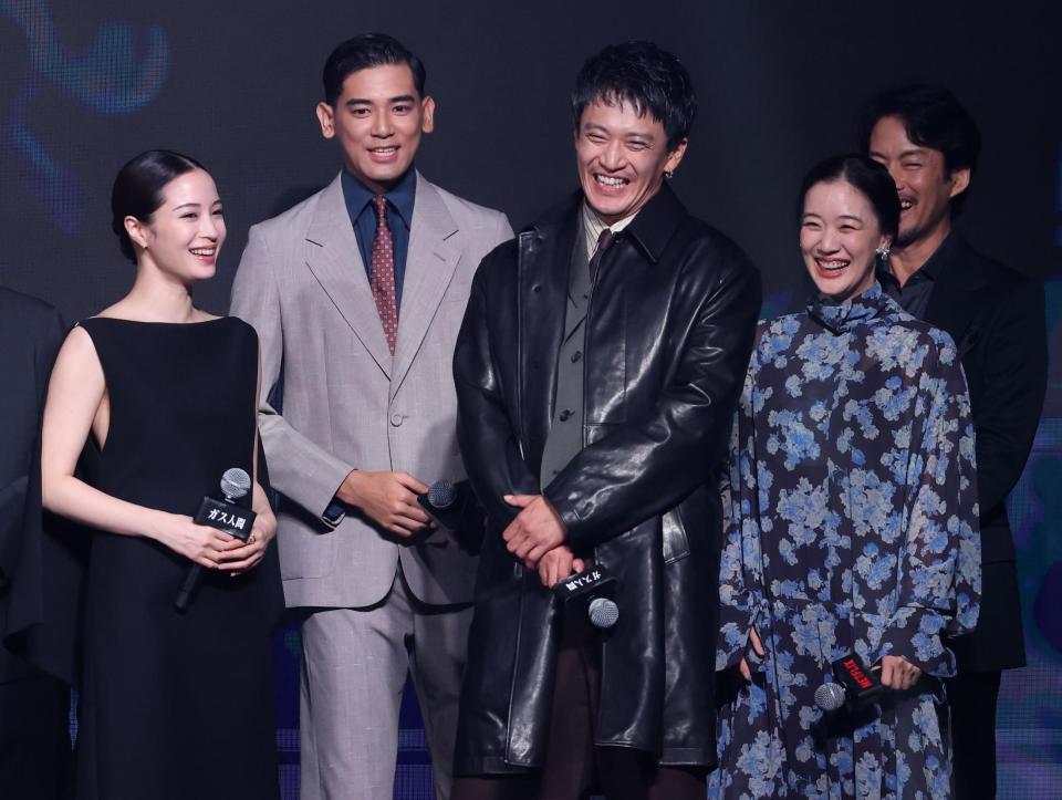 笑顔の広瀬すず、ＵＴＡ、小栗旬、蒼井優（撮影・金田祐二）