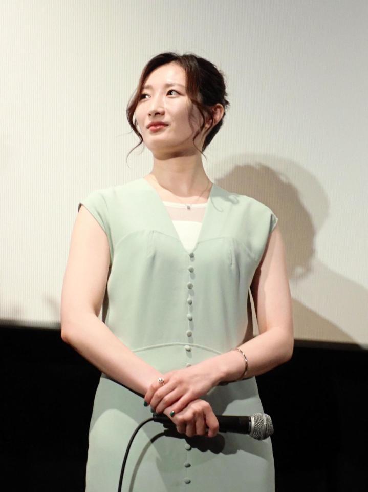 映画「夢物語　Ｔｈｅ　Ｌｉｖｉｎｇ　Ｄｒａｇｏｎ」完成披露上映会に登壇した武田梨奈