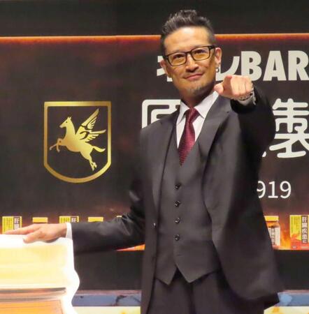 ほほ笑む松岡昌宏