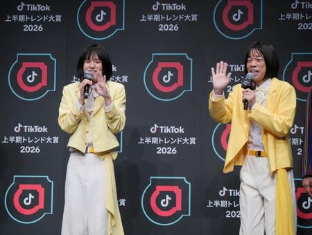 そっくりと話題なおヨネ（左）とＣＯＷＣＯＷ多田健二