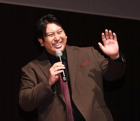 笑顔でエピソードを披露するジャンボたかお（撮影・園田高夫）
