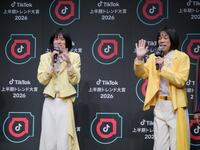 そっくりと話題なおヨネ（左）とＣＯＷＣＯＷ多田健二