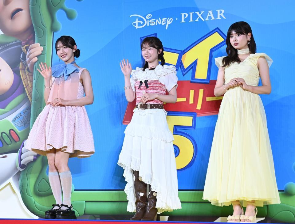 イベントに登場した（左から）多田梨音、時田音々、長浜広奈（撮影・園田高夫）