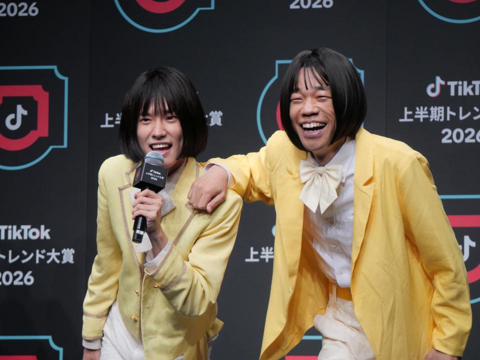 そっくりと話題なおヨネ（左）とＣＯＷＣＯＷ多田健二