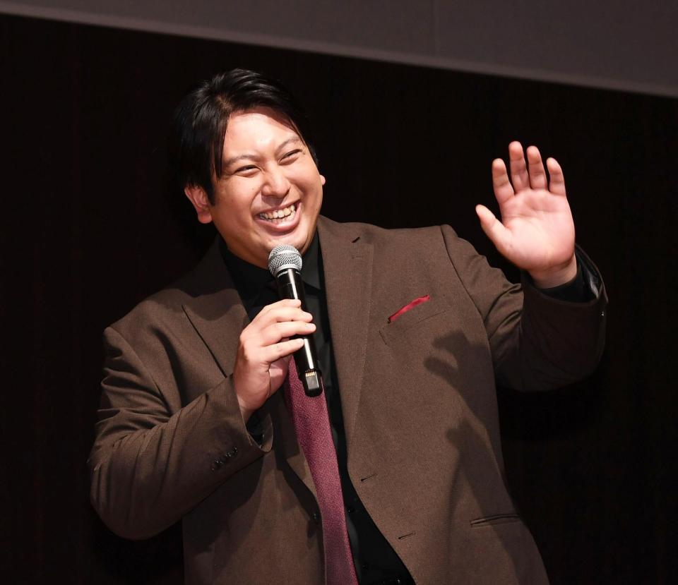 笑顔でエピソードを披露するジャンボたかお（撮影・園田高夫）