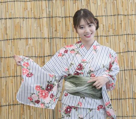 浴衣姿を披露した塚本恋乃葉