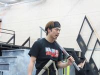 舞台「ＨＩＧＨ＆ＬＯＷ　ＴＨＥ　戦国　外伝」の稽古場取材会でシーンを披露する小野塚勇人