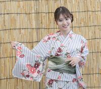 浴衣姿を披露した塚本恋乃葉