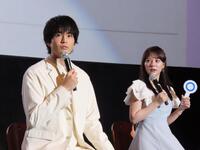 イベントでフリップトークをする中沢元紀（左）と齊藤なぎさ