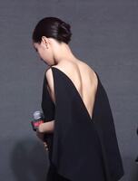 背中が見えるドレスで登場した広瀬すず（撮影・金田祐二）