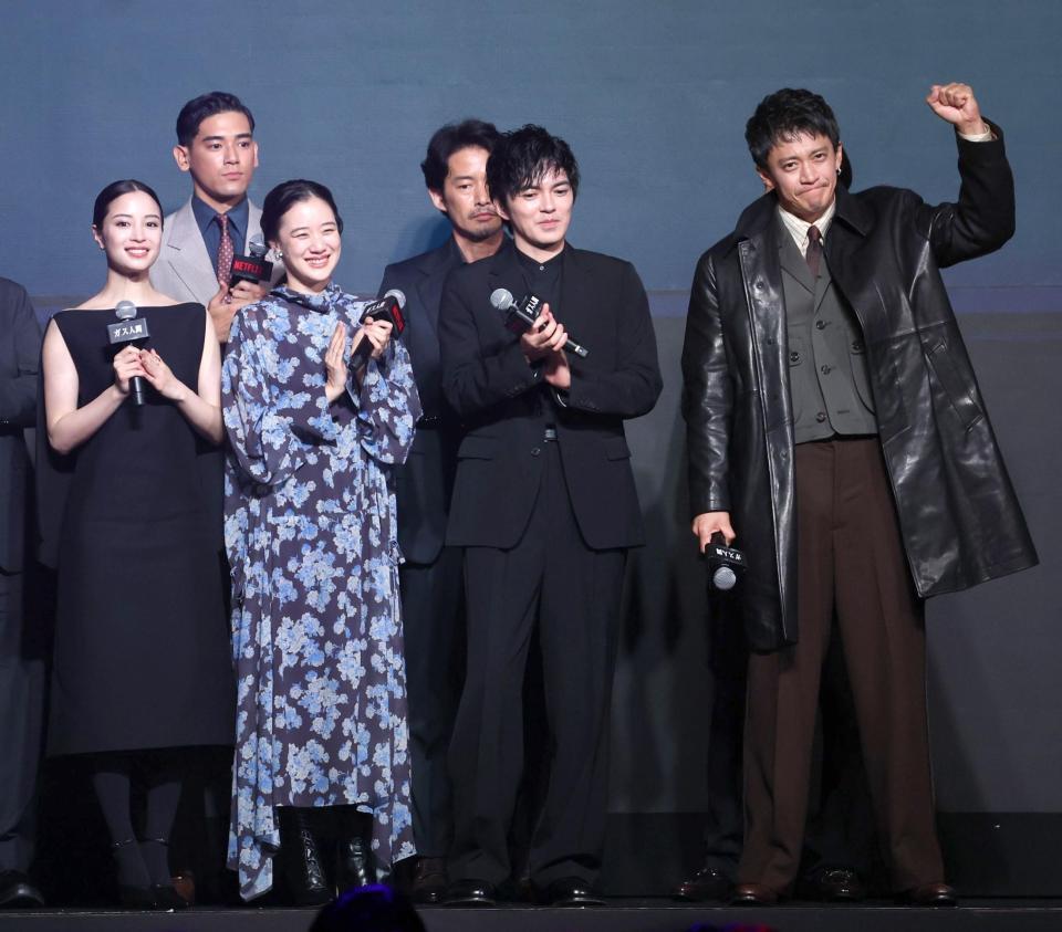 豪華キャストが集結する（左から）広瀬すず、ＵＴＡ、蒼井優、竹野内豊、林遣都、小栗旬（撮影・金田祐二）