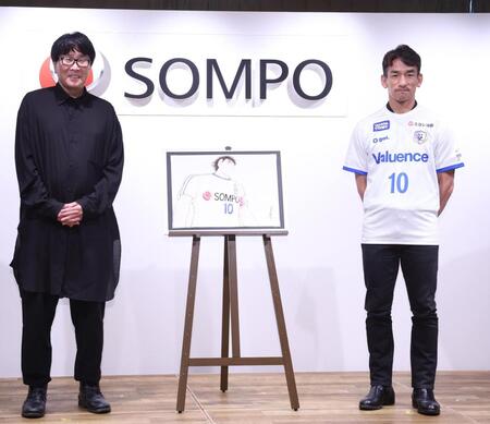 イベントに登場した高橋陽一氏（左）と中田英寿氏（撮影・佐々木彰尚）