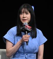 記者会見でトークする真木よう子（撮影・開出牧）