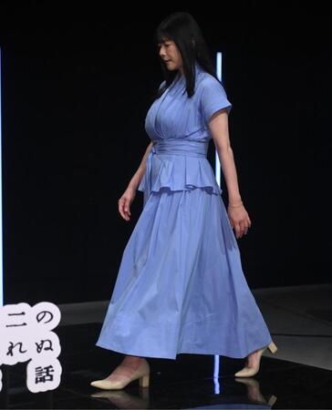 スカイブルーの衣装で登場した真木よう子（撮影・開出牧）
