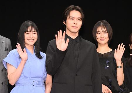 記者会見を行った（左から）真木よう子、細田佳央太、恒松祐里＝３日