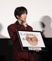 舞台あいさつに登場した板垣李光人（撮影・佐々木彰尚）