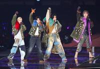 歌唱するＡぇ！ｇｒｏｕｐの（左から）末澤誠也、正門良規、佐野晶哉、小島健＝横浜アリーナ（撮影・石井剣太郎）
