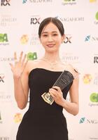 ポーズをとる前田敦子＝４日