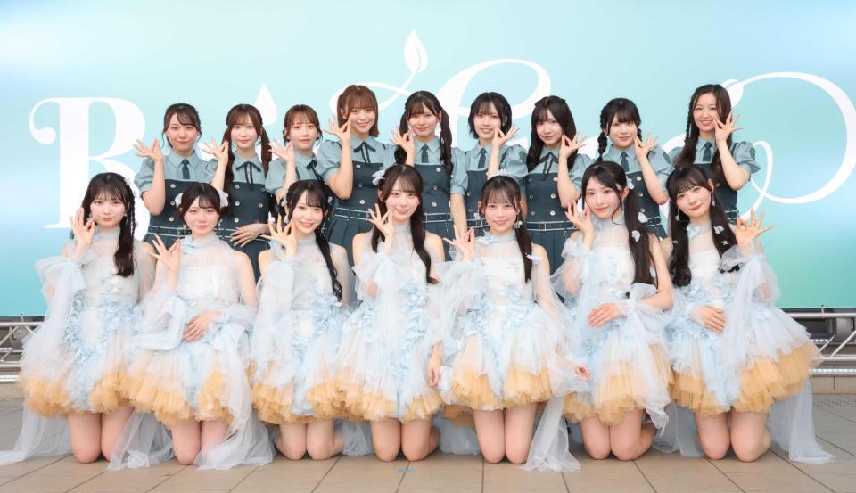 Ｒａｉｎ　Ｔｒｅｅの（前列左から）遠藤莉乃、水野乃愛、橋本真希、綾瀬ことり、鈴野みお、朝宮日向、佐藤莉華（後列同）仲俣美希、百瀬紗菜、市原紬希、新野楓果、永瀬真梨、吉川海未、片瀬真花、加藤柊、葉山莉瑚（撮影・吉澤敬太）