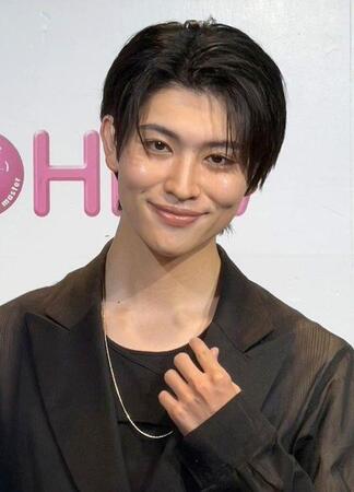 ほほ笑む増子敦貴