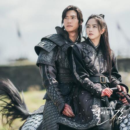 韓国放送局・ＫＢＳの公式Ｘ＠ＫＢＳ＿ｄｒａｍａより　ドラマ「王女ピョンガン　月が浮かぶ川」に抜てきされたナ・イヌ（左）
