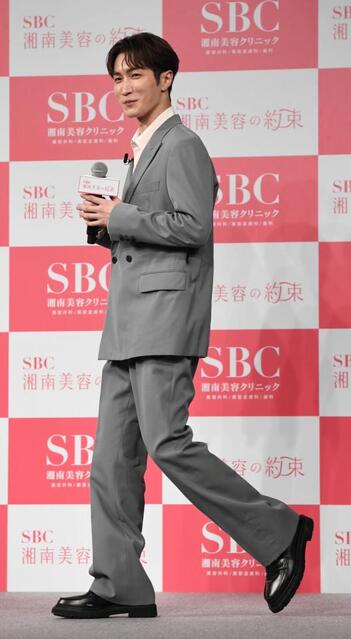 登壇する渡辺翔太（撮影・佐藤厚）
