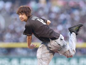 セレモニアルピッチを務める八乙女光（撮影・金田祐二）