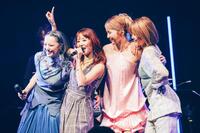 ９年ぶりにＤｒｅａｍとしてステージ歌唱した（左から）Ｄｒｅａｍ　Ｓｈｉｚｕｋａ、Ａｙａさん、Ｄｒｅａｍ　Ａｍｉ、Ｅｒｉｅさん