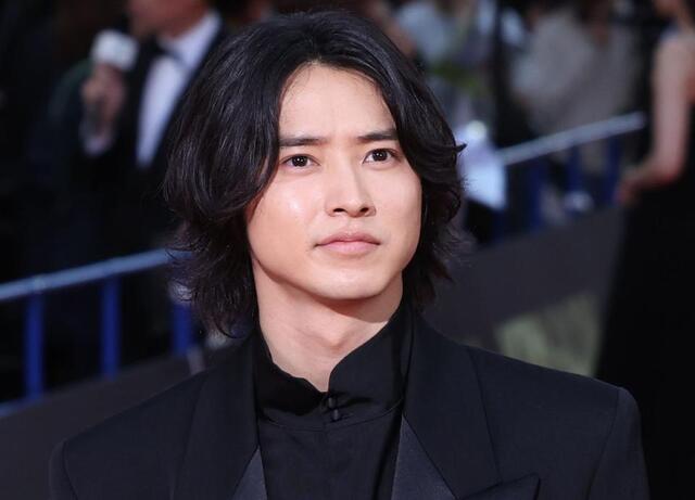 最強ビジュでパリコレ姿の日本トップ俳優