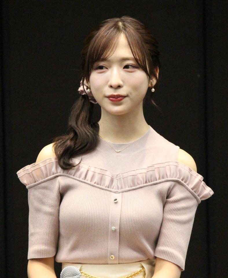 ドラマ「ドライな同期の溺愛癖」の記者会見に出席したＡＫＢ４８の小栗有以