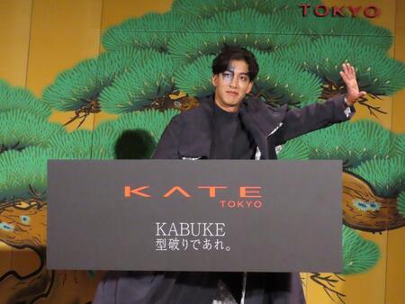 ＫＡＴＥ「陰影メイクグローバルプロモーション」メディア発表会に出席した尾上右近