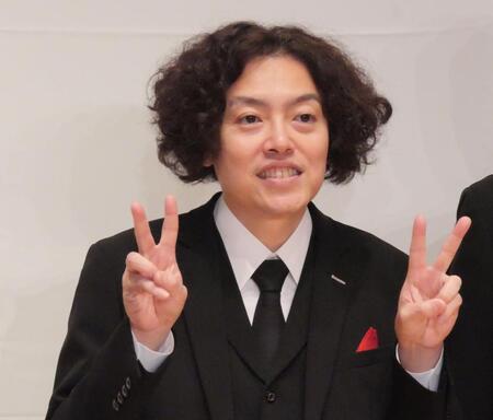 囲み取材に応じたガクテンソク・よじょう