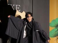 ボードを突き破り登場した尾上右近