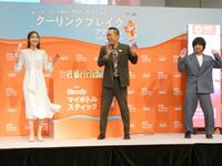 ダンスを披露する井桁弘恵（左）と、苦戦しながら踊るエバースの町田和樹（中央）、佐々木隆史（右）＝都内