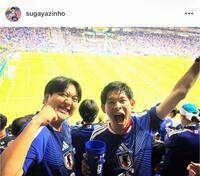 相方・栗谷（左）とＷ杯を現地観戦したカカロニすがや。公式インスタグラム＠ｓｕｇａｙａｚｉｎｈｏより