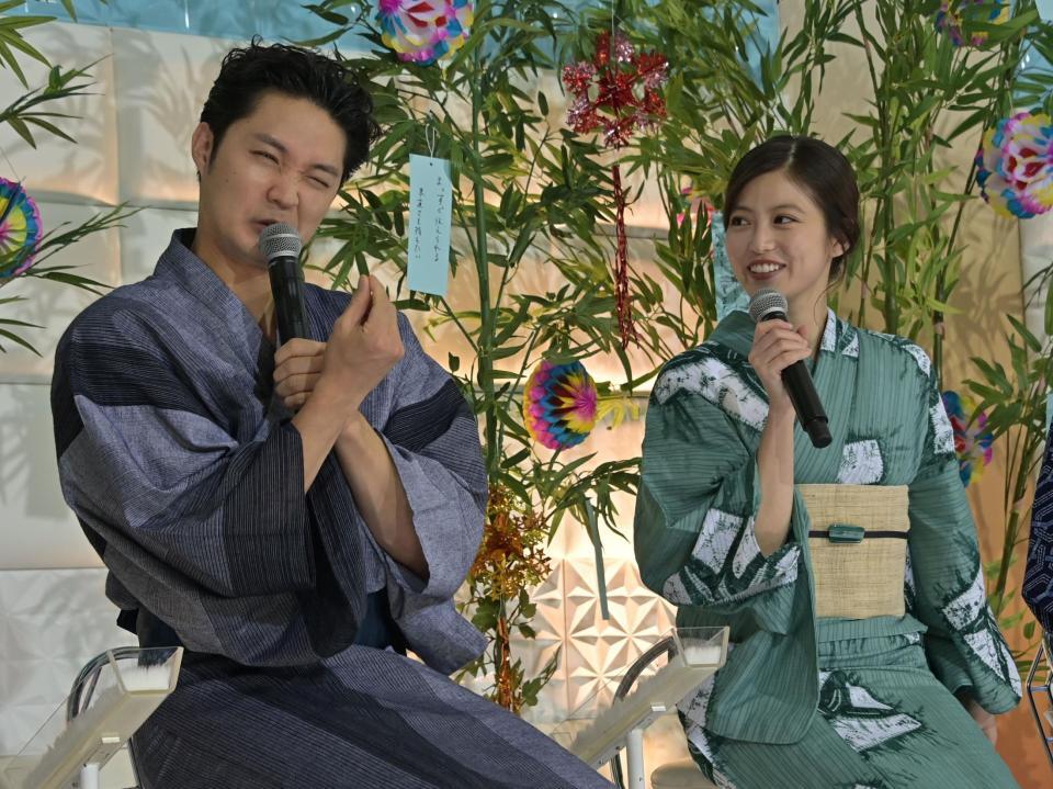 クロストークで盛り上がる磯村勇斗（左）と今田美桜＝テレビ朝日（撮影・持木克友）