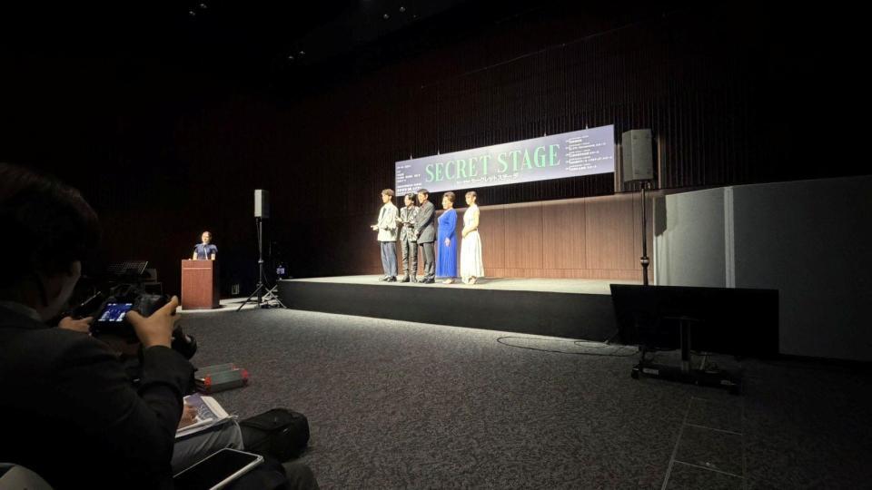 イベントに出席した（中央左から）東島京、中川晃教、市村正親、渡辺えり、影山優佳