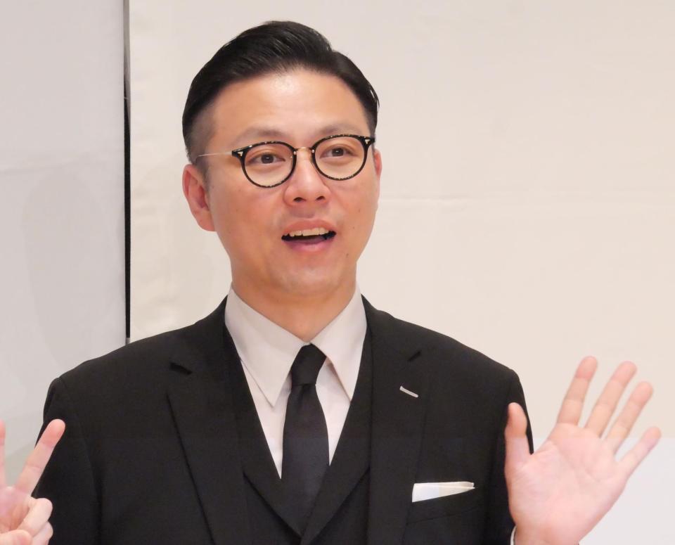 囲み取材に応じたガクテンソク・奥田修二