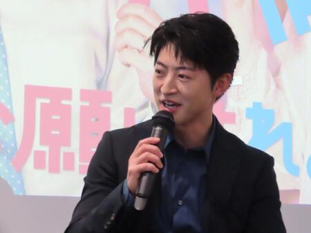 ドラマ「夫に不倫をお願いされました」の会見に出席した佐野玲於