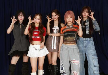 ポーズをとるＭＹＥＲＡの（左から）Ａｇｕｒｉ、Ｋｏｔｏ、Ｈｉｍｅｎａ、Ｙｕｉ、Ｒｉｒｉａ（撮影・佐々木彰尚）　