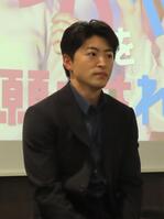 ドラマ「夫に不倫をお願いされました」の会見に出席した佐野玲於